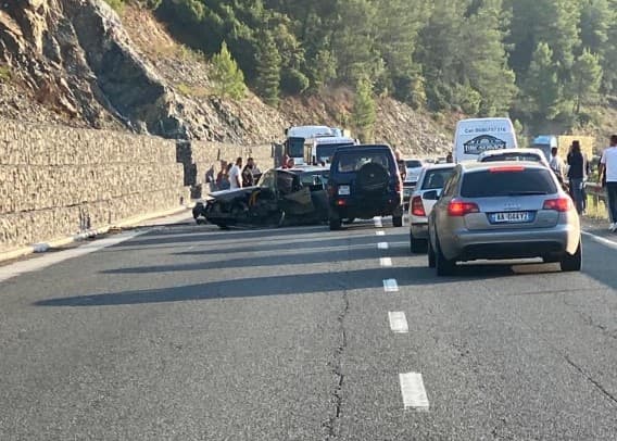 Aksident në Rrugën e Kombit, humb jetën polici shqiptar që po kthehej nga puna në shtëpi