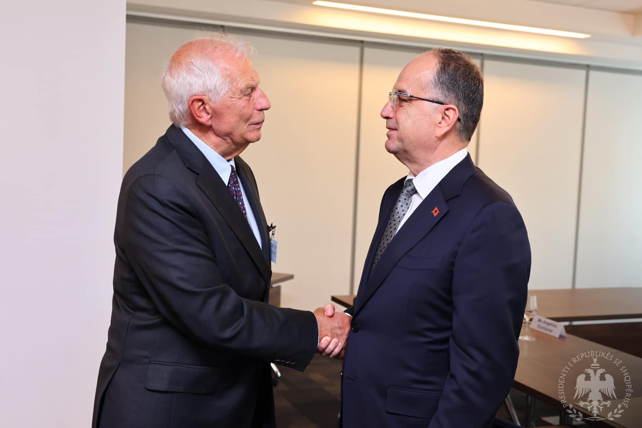 Begaj pas takimit me Borrellin: Zbatimi i marrëveshjes Kosovë-Serbi është garanci për sigurinë në rajon