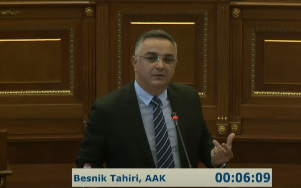 Tahiri (AAK): Cila është lidhja mes Ridvan Muharremit dhe ministres Hajdari?