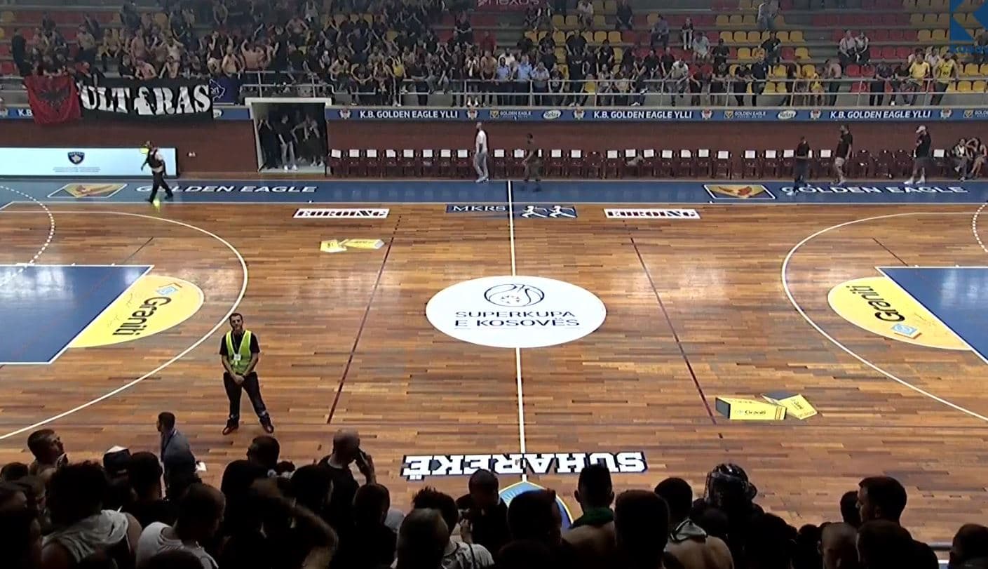 Nis zbrazja e palestrës ku po zhvillohet finalja Trepça-Peja (VIDEO)