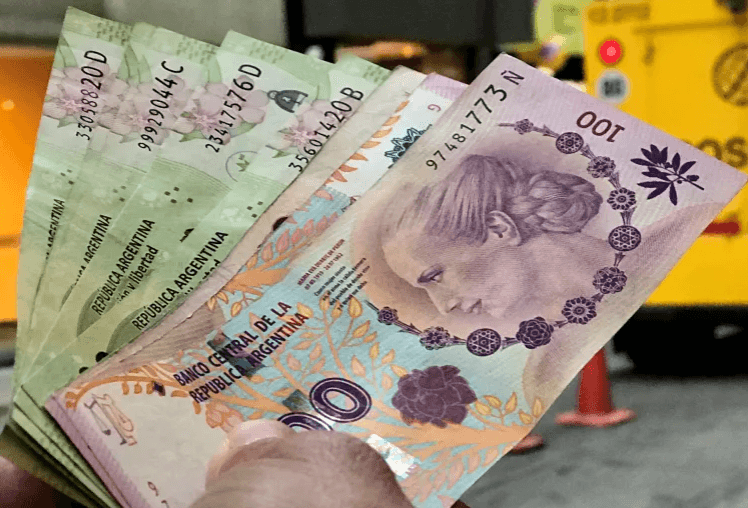 Inflacioni në Argjentinë pritet të shkojë në 169.3 përqind deri në fundvit