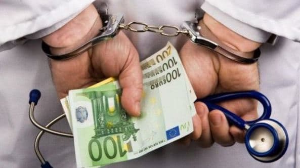 Tentoi t'u jap ryshfet zyrtarëve policorë, arrestohet serbi në Vërmicë