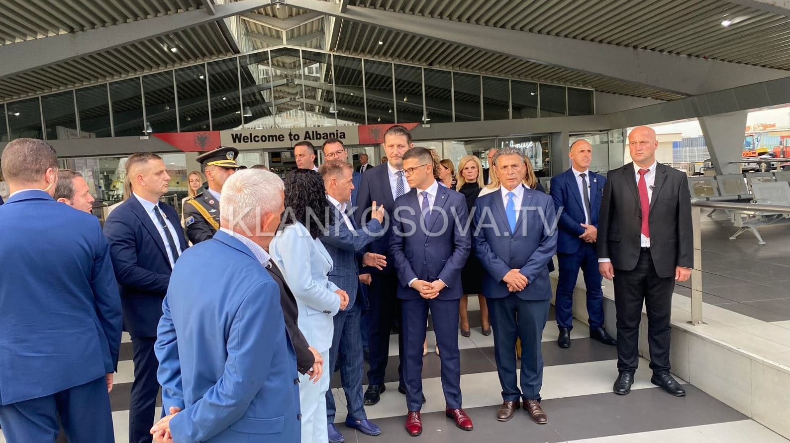 Nga pika doganore e Kosovës në Durrës, Osmani e përmbyll vizitën në Shqipëri (VIDEO)