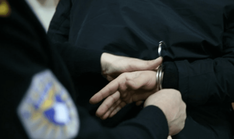 Kapet me armë zjarri dhe municion në makinë, arrestohet 20 vjeçari nga Kosova në Tiranë