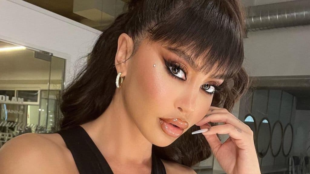 Dafina Zeqiri po shpëton jetë me këngët e saj