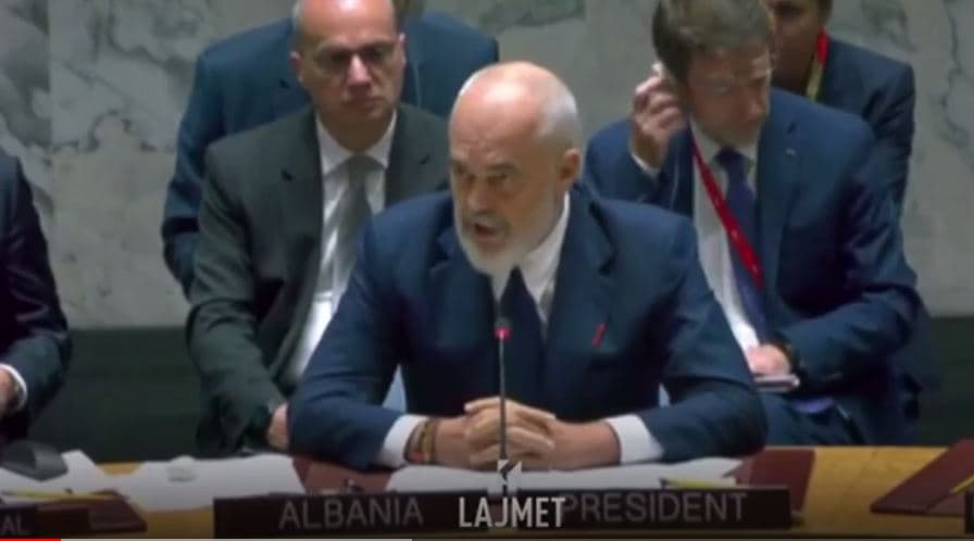 Deklaratat ngacmuese, Rama “sundon” botën me fjalët anti Rusi (VIDEO)