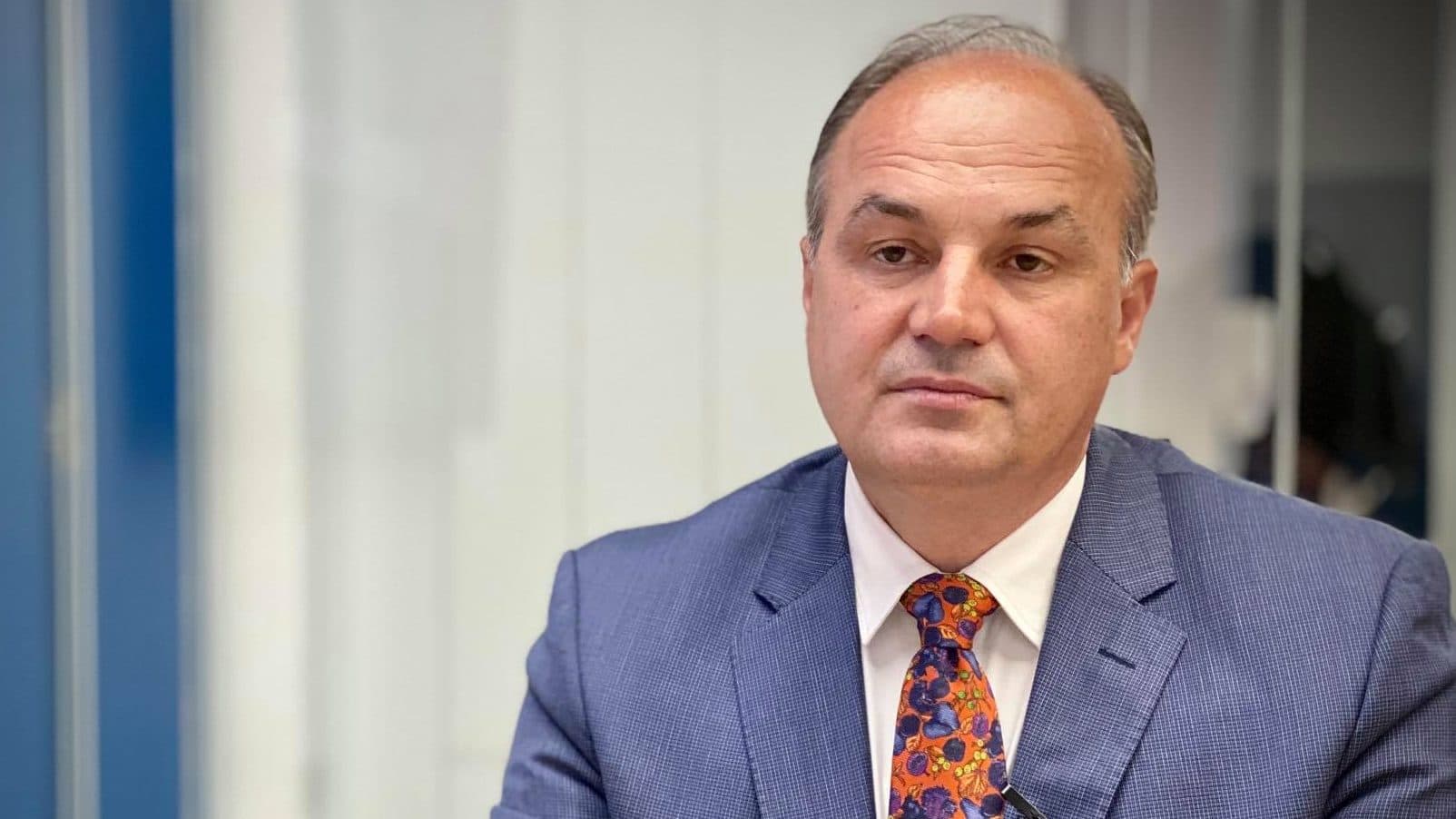 Enver Hoxhaj zgjidhet anëtar i Akademisë Shqiptare të Arteve dhe Shkencave