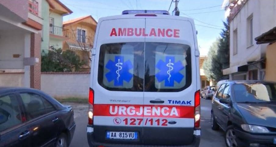 Vdes një 32-vjeçar në Tiranë, dyshohet se ra në kontakt me rrymën