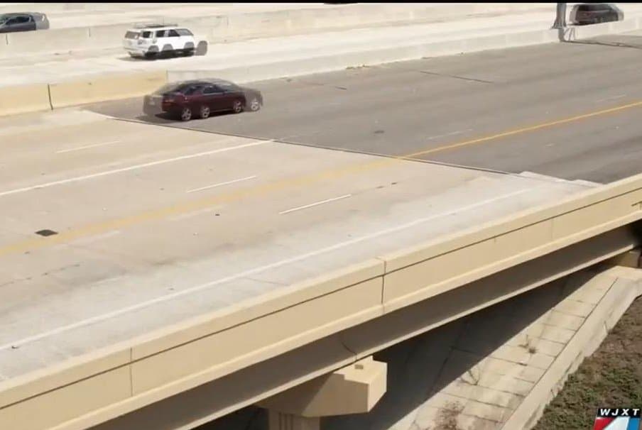 Vija misterioze e verdhë shfaqet në autostradën e Floridës