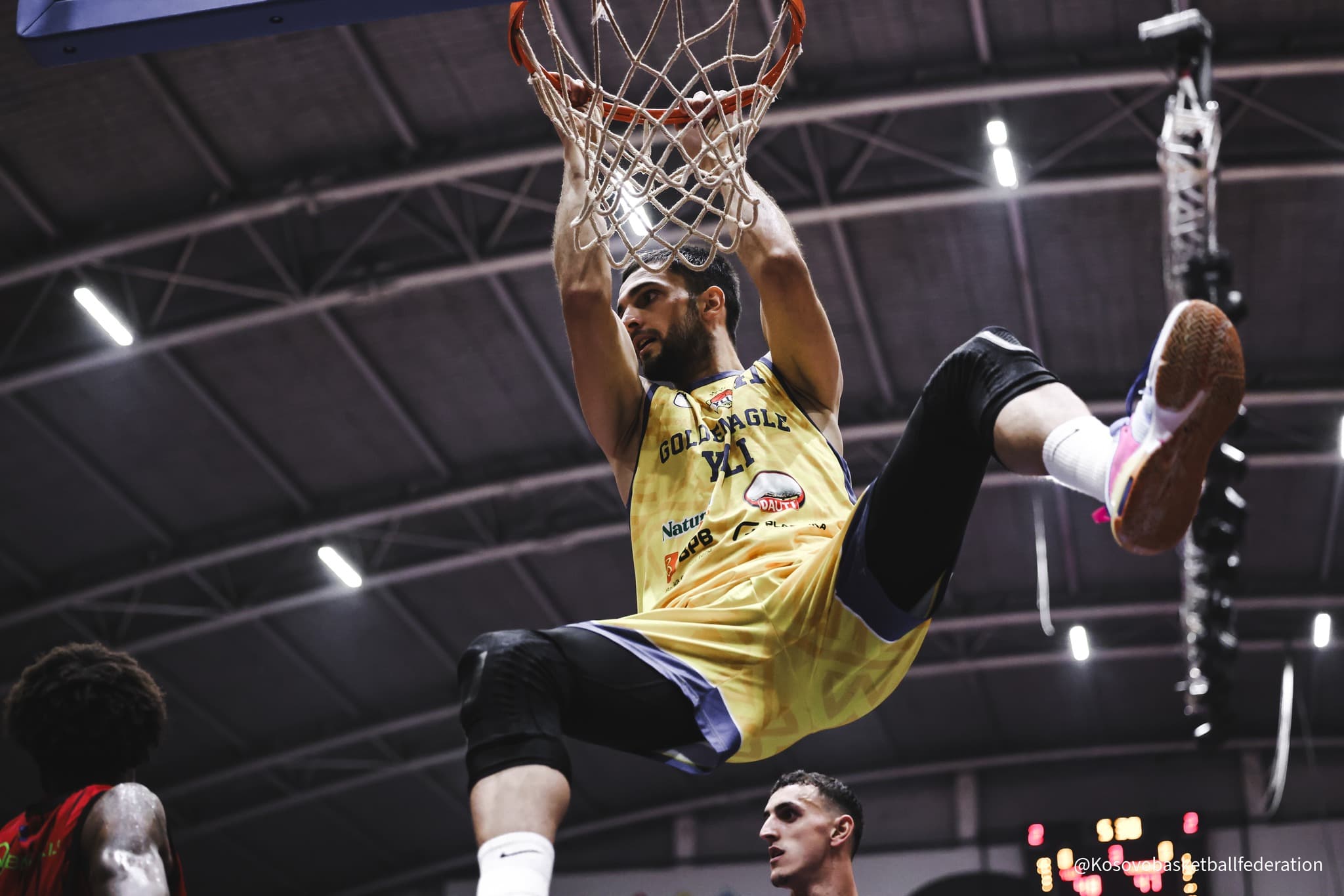 Ylli kompleton katërshen gjysmëfinale