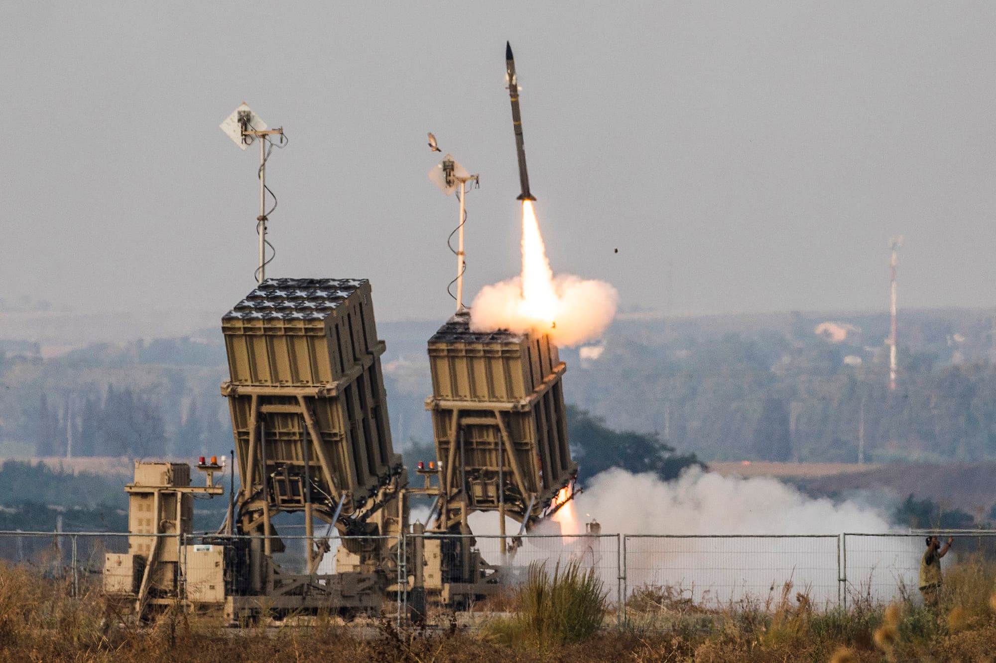 Iron Dome, sistemi mbrojtës i Izraelit që shkatërroi 90% të raketave të Hamasit (VIDEO)