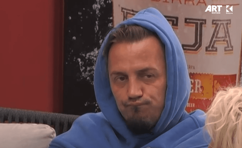 Blero shumë i emocionuar pas rrëfimit të Edonës, çohet dhe e përqafon (VIDEO)