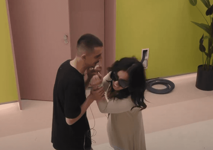 “Ti nuk ki fytyrë”, Gani Gërmia shkrin së qeshuri Linda Halimin (VIDEO)