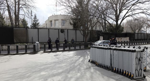 Konsullata amerikane në Turqinë jugore mbyllet për shkak të protestave