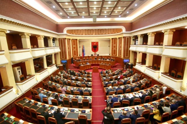 Qytetarët e Shqipërisë duan që opozita të bashkohet kundër qeverisë