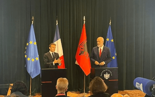 LIVE| Macron në Tiranë: Franca ka pezulluar liberalizimin e vizave për Kosovën, nuk po e mbani fjalën