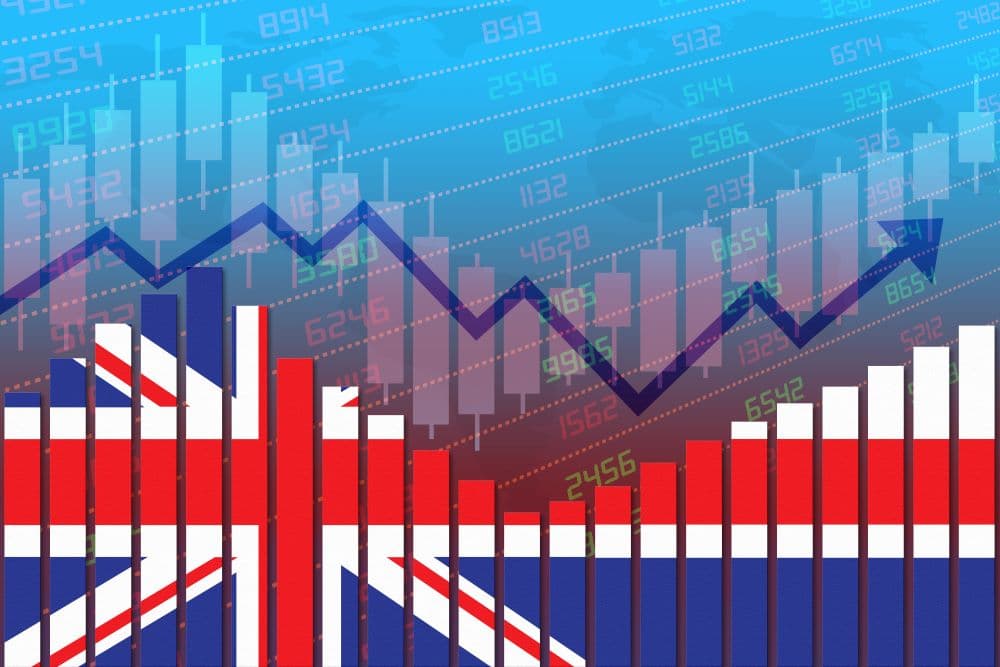 Britania e Madhe ka përpara mbi pesë vjet me norma të larta interesi