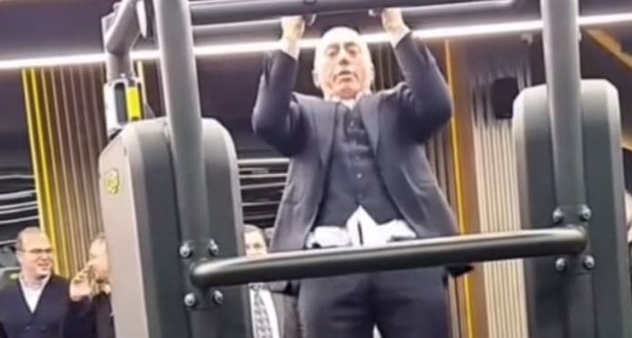 Haradinaj me kostum shkon në fitnes, dëshmon formën e lartë fizike (VIDEO)