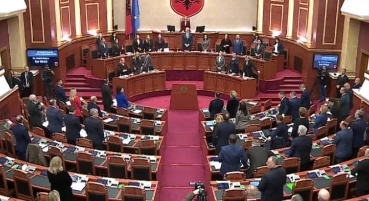 Shqipëria miraton rezolutën për Kosovën
