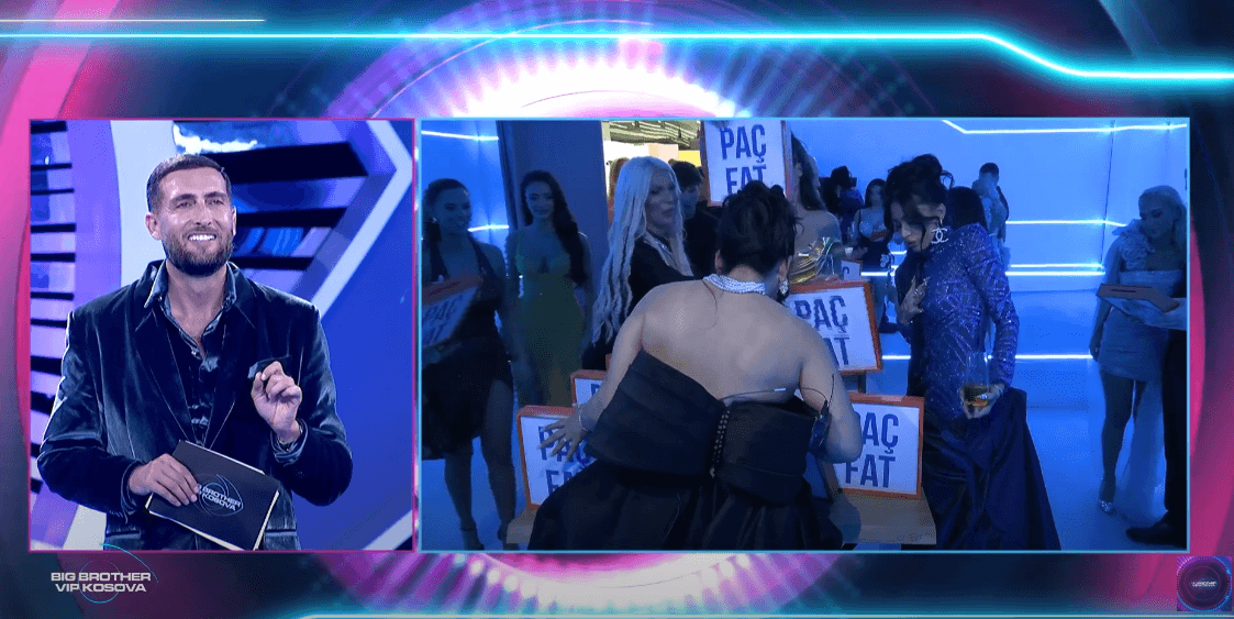 Banorët shkojnë në dhomën e surprizave, vendosin biletat e tyre tek korniza "Wall of Fame" (VIDEO)