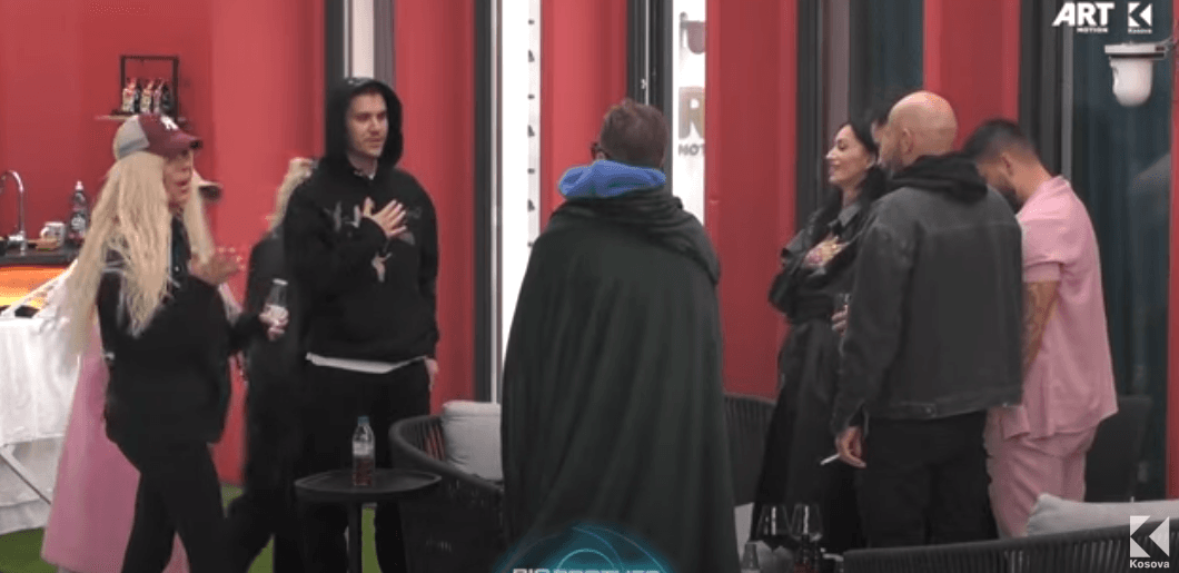 'Nysat' këndojnë himnin kombëtar si dhe hitin legjendar "Besa-besë" (VIDEO)