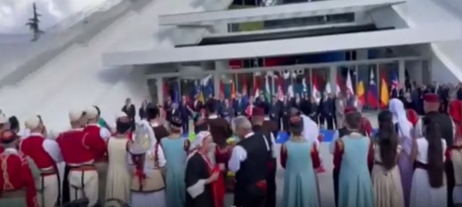 Muzikë e valle në Samitin e Procesit të Berlinit (VIDEO)