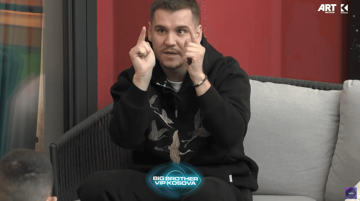 E sheshtë apo e rrumbullakët? Adri befason më bindjen e tij për teoritë rreth tokës (VIDEO)