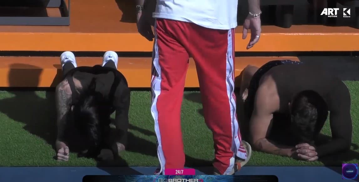E provojnë ushtrimin "plank", aktorja e filmave për të rritur shtyhet me burrat e Big Brother (VIDEO)
