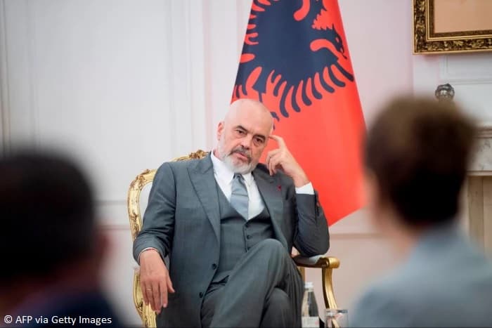 Edi Rama insiston që NATO-ja ta rimarrë kontrollin e veriut të Kosovës