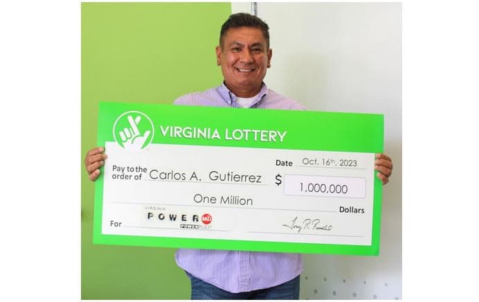 Teksa priste sanduiçin, blen një biletë lotarie dhe fiton 1 milion dollarë