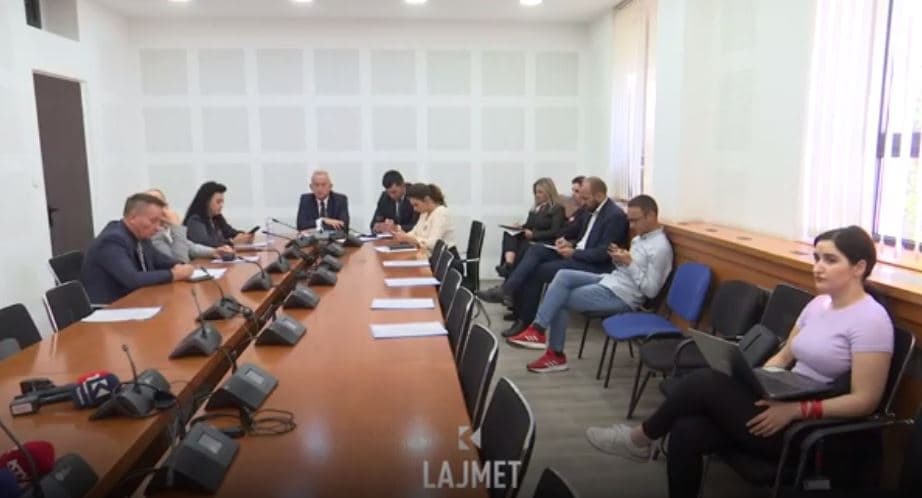 Deputetët e pushtetit e dështojnë komisionin hetimor për rezervat shtetërore (VIDEO)
