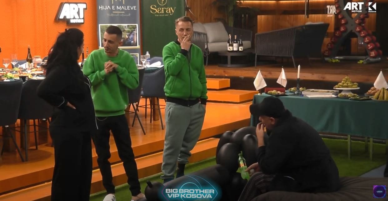 Momente qesharake mbrenda shtëpisë më të famshme në Kosovë, BBVK (VIDEO)