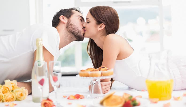 A duhet të bëni seks para apo pas bukës?