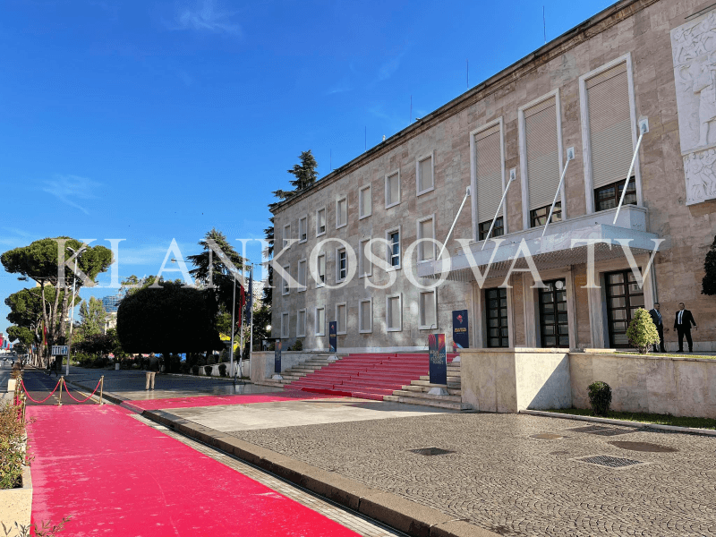 Gjithçka gati për fillimin e Samitit të Berlinit në Tiranë (FOTO)