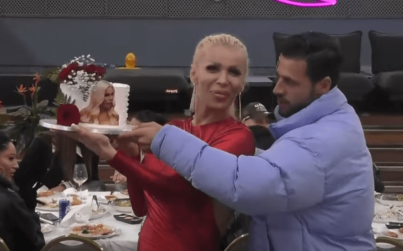 Kjo ishte torta për ditëlindjen e Edona James (VIDEO)