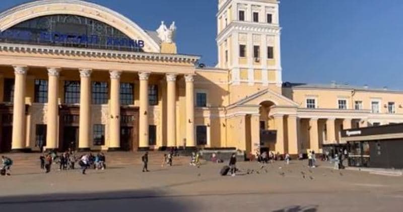 Ukraina mban një minutë heshtje për të kujtuar ushtarët e saj të rënë (VIDEO)