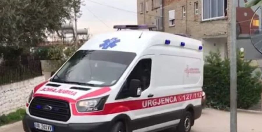 Tiranë: Një 24-vjeçare ther me thikë bashkëshortin e saj