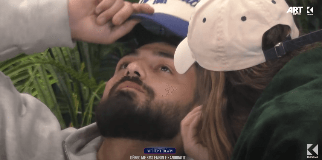 Mërzitet Azemi, përmend nënën e babanë (VIDEO)