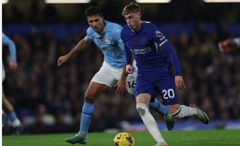 'Çmenduri' në Londër, tetë gola në derbin Chelsea-Manchester City