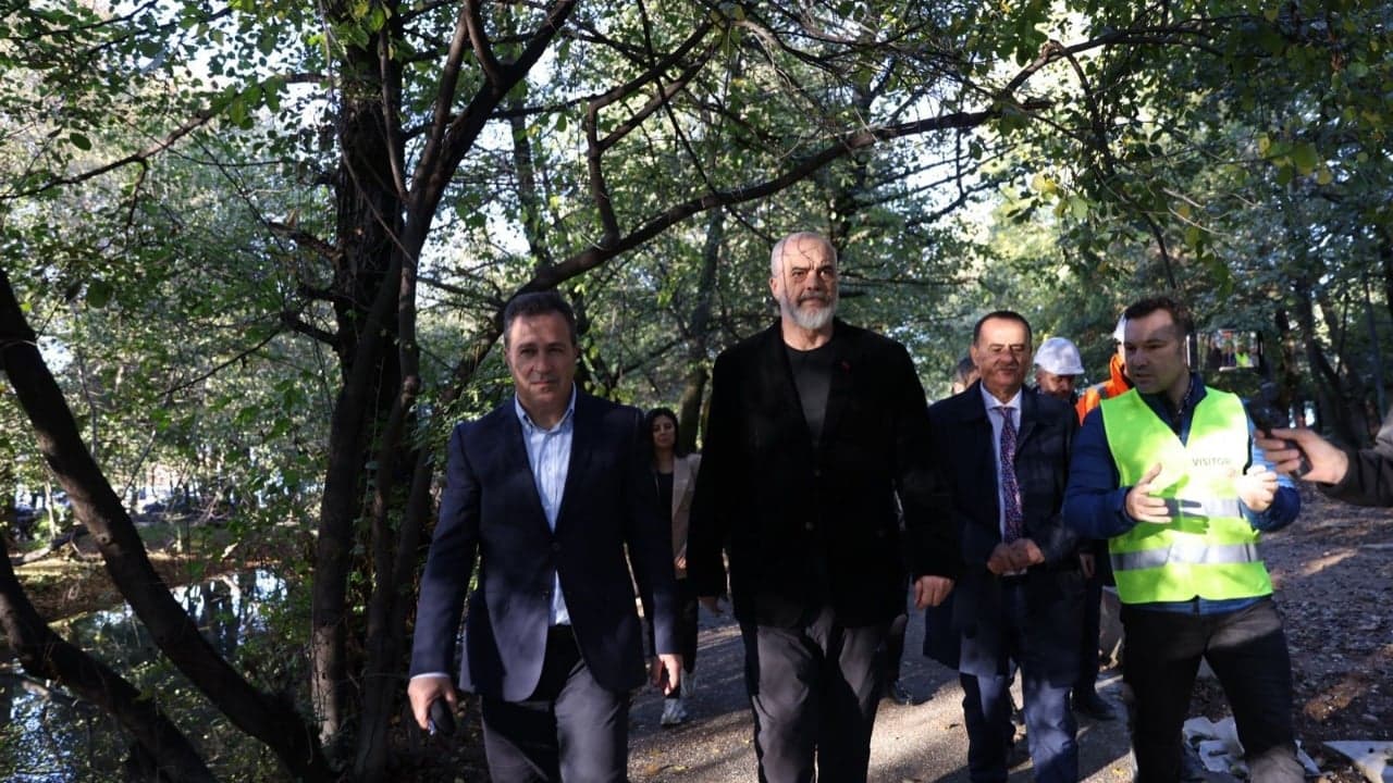 Rama inspekton punimet në Shëtitoren e Tushemishtit dhe Parkun e Drilonit