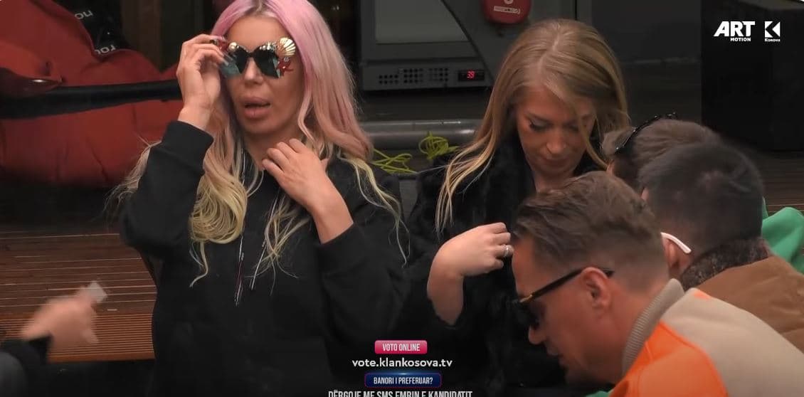 Edona tregon çmimin e syzeve të saj (VIDEO)