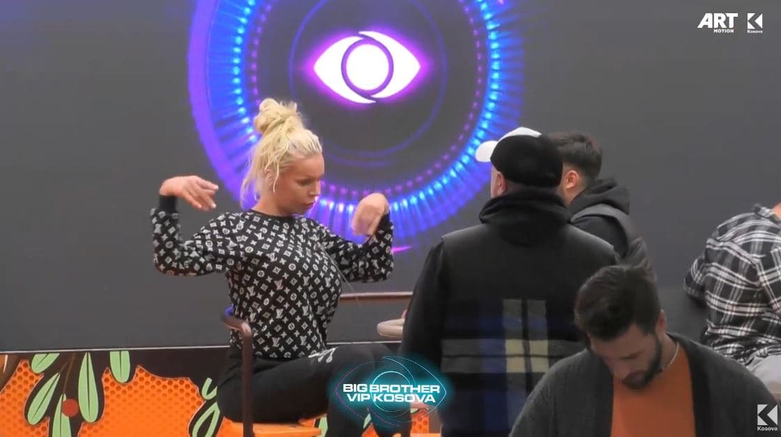 Edona si nuse, banorët e këndojnë të gjithë së bashku (VIDEO)