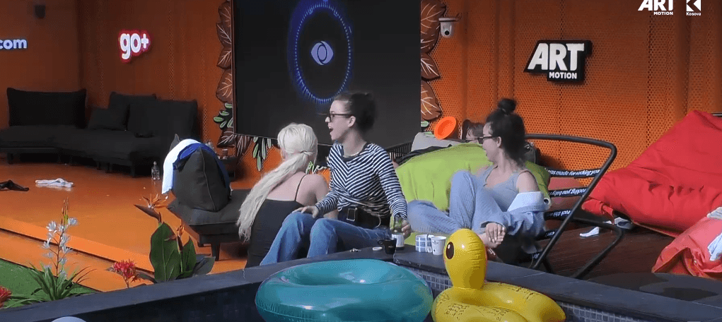 Edona shkrin së qeshuri banoret, e tall Blerandon (VIDEO)