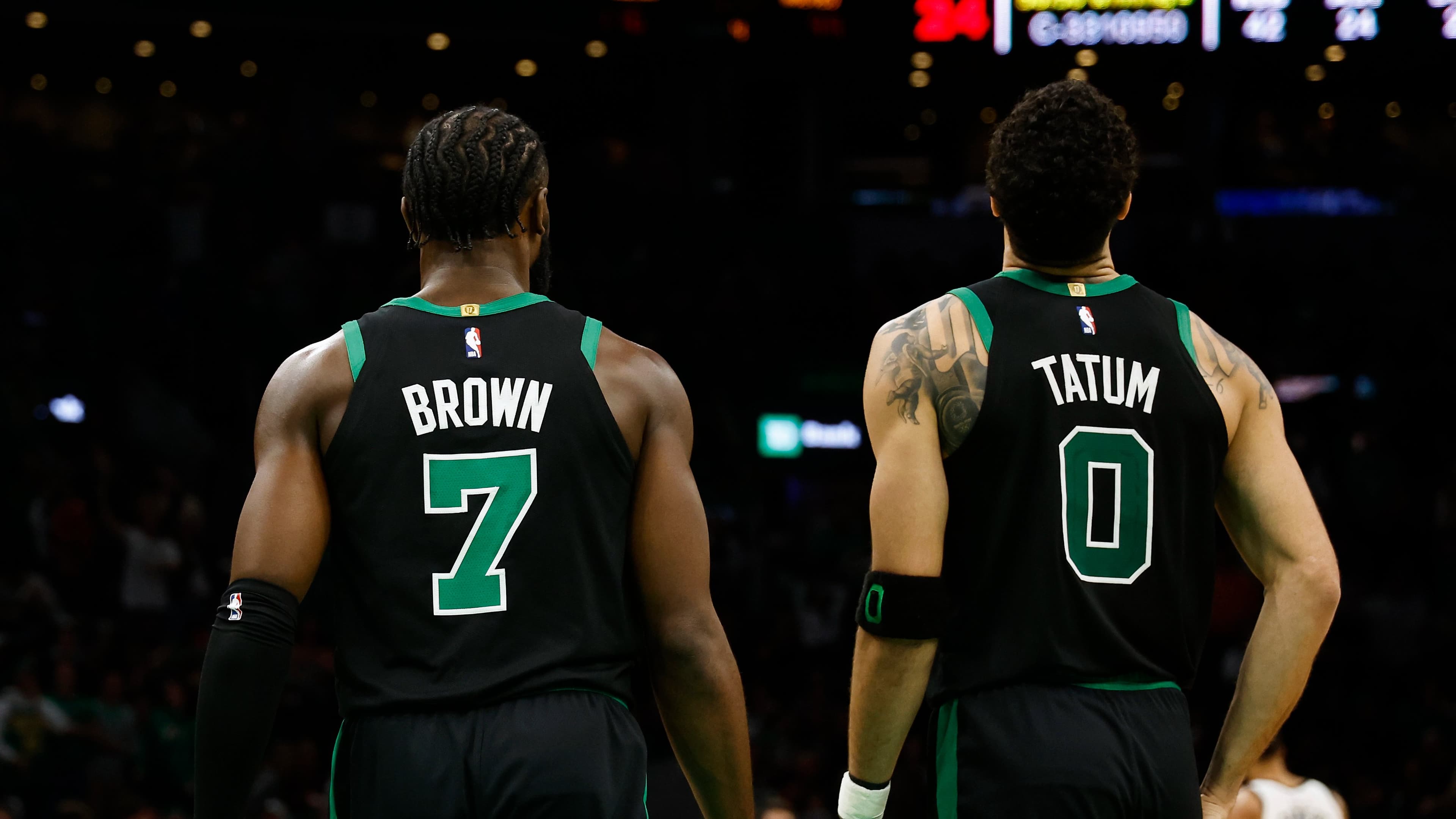 Celtics fitojnë ndaj Bucks (VIDEO)