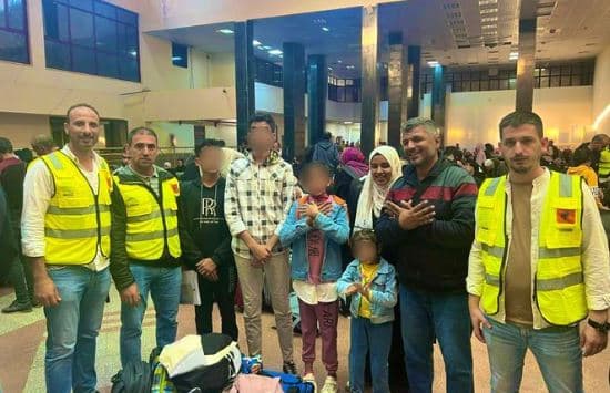 Një familje shqiptare evakuohet nga Gaza