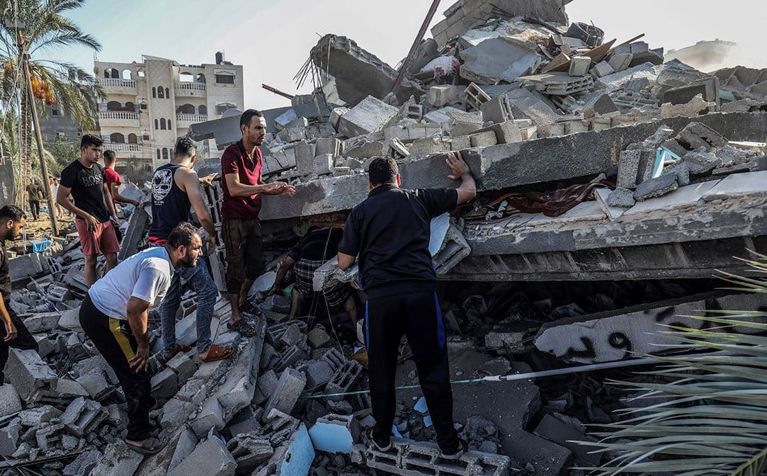 Sulmet në spitalet izraelite “duhet të hetohen si krime lufte”, thotë HRW