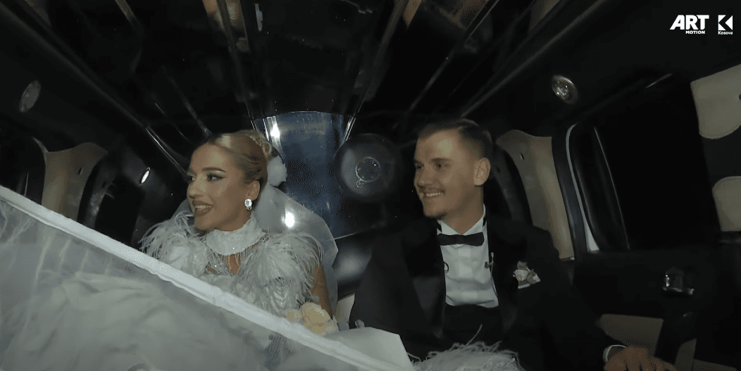 Me Kosova Limo, Adri dhe Iliriana arrijnë për kurorëzim në Klan Arena (VIDEO)
