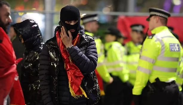 Festa e 28 nëntorit: Mijëra shqiptarë bllokojnë rrugët e Londrës, arrestohen disa persona