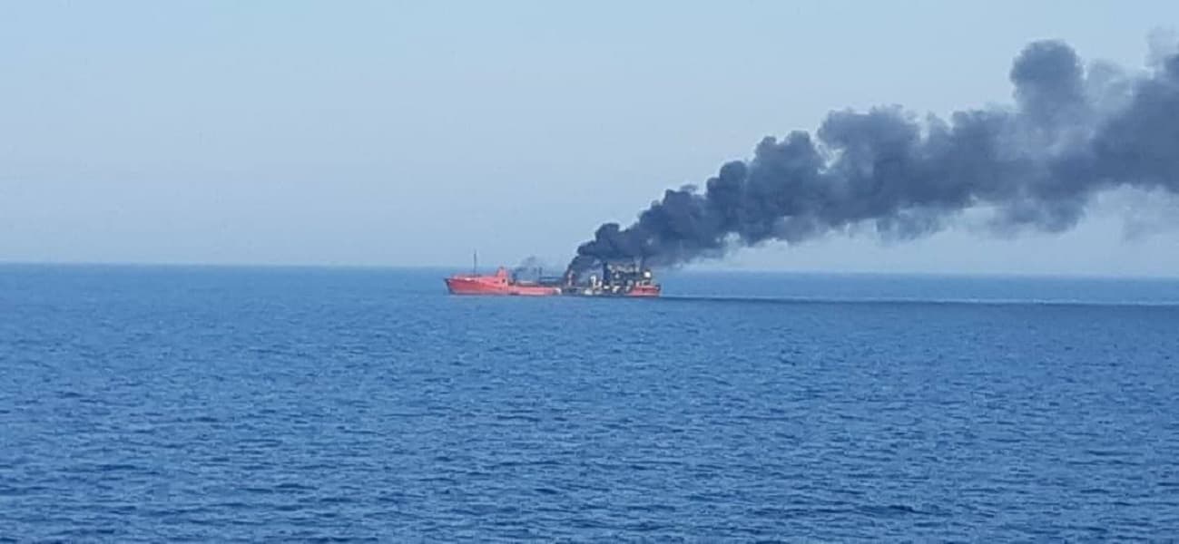 Vdes një person pasi Rusia goditi anijen civile në portin ukrainas në Detin e Zi
