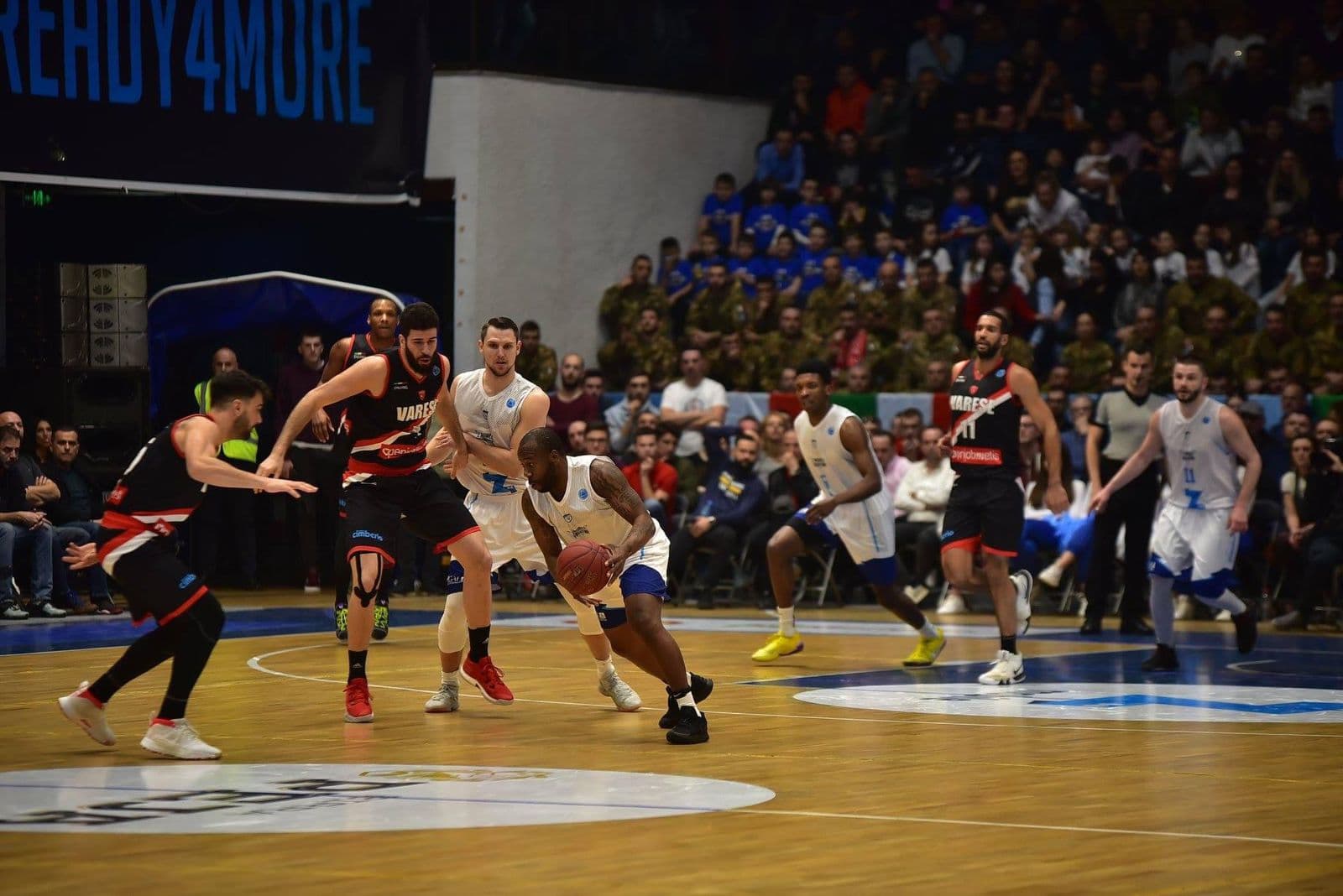 Malcolm rikthehet te Prishtina